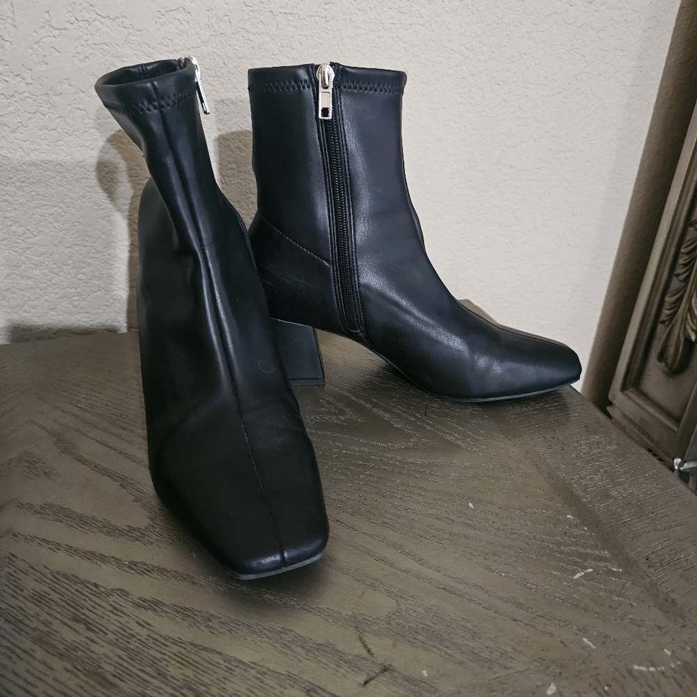 Elegant Black Ankle Boots